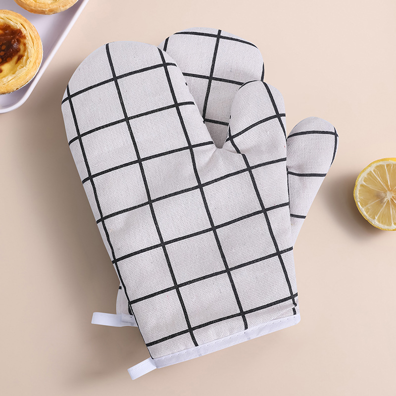 Picture of Kitchen Microwave Oven Heat Insulating Gloves Thickened Plaid Anti-scalding Anti-heat Gloves High Temperature Baking Cotton and Linen Oven Gloves
