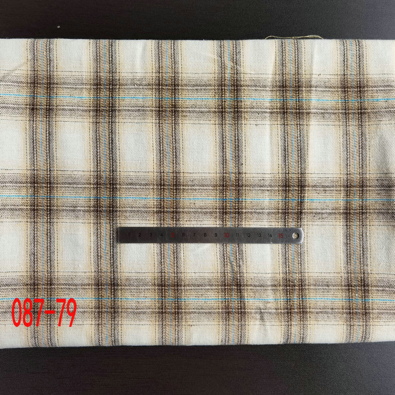 Picture of in stock brushed plaid fabric spring and summer women's shirt cloth 21 polyester cotton woven flannel plaid lining