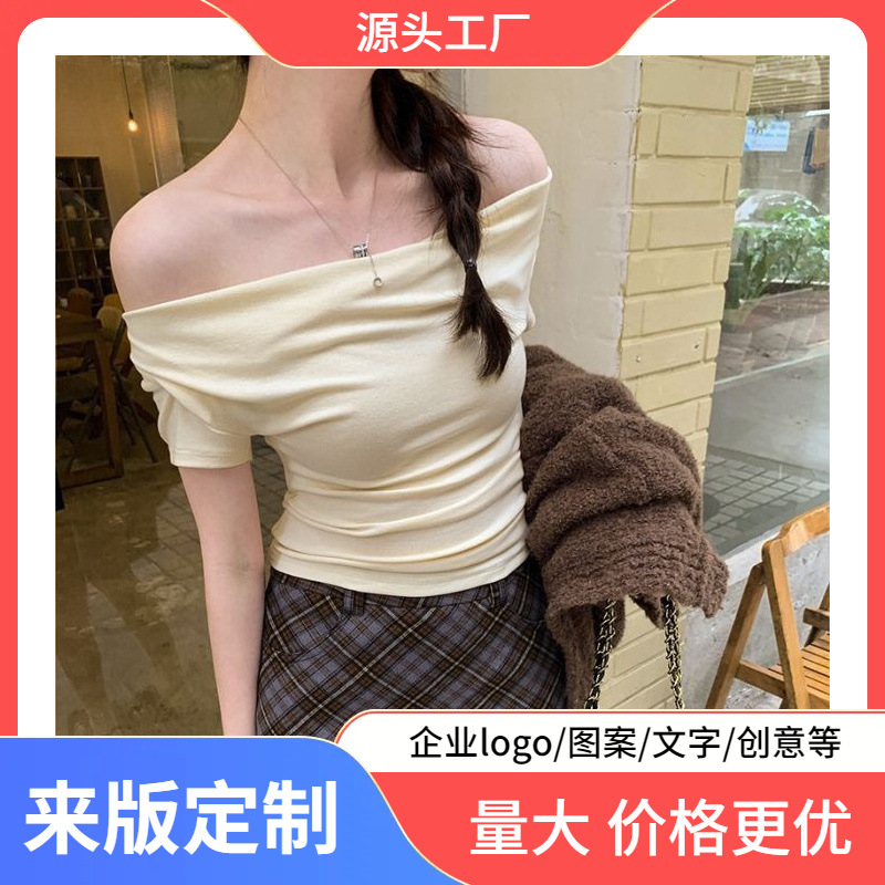 Internet celebrity design sense swinging neck one-shoulder short-sleeved T-shirt women's 2025 summer slim hot girl off-the-shoulder short top trend