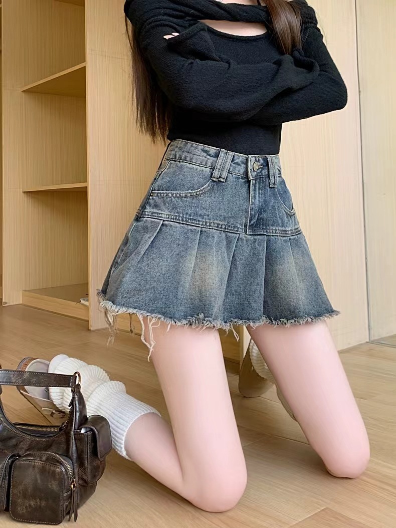 Spice Girl Vintage Pleated Denim Skirt Women's 2025 New Summer High Waist A- Shaped Anti-walking Hip Short Skirt