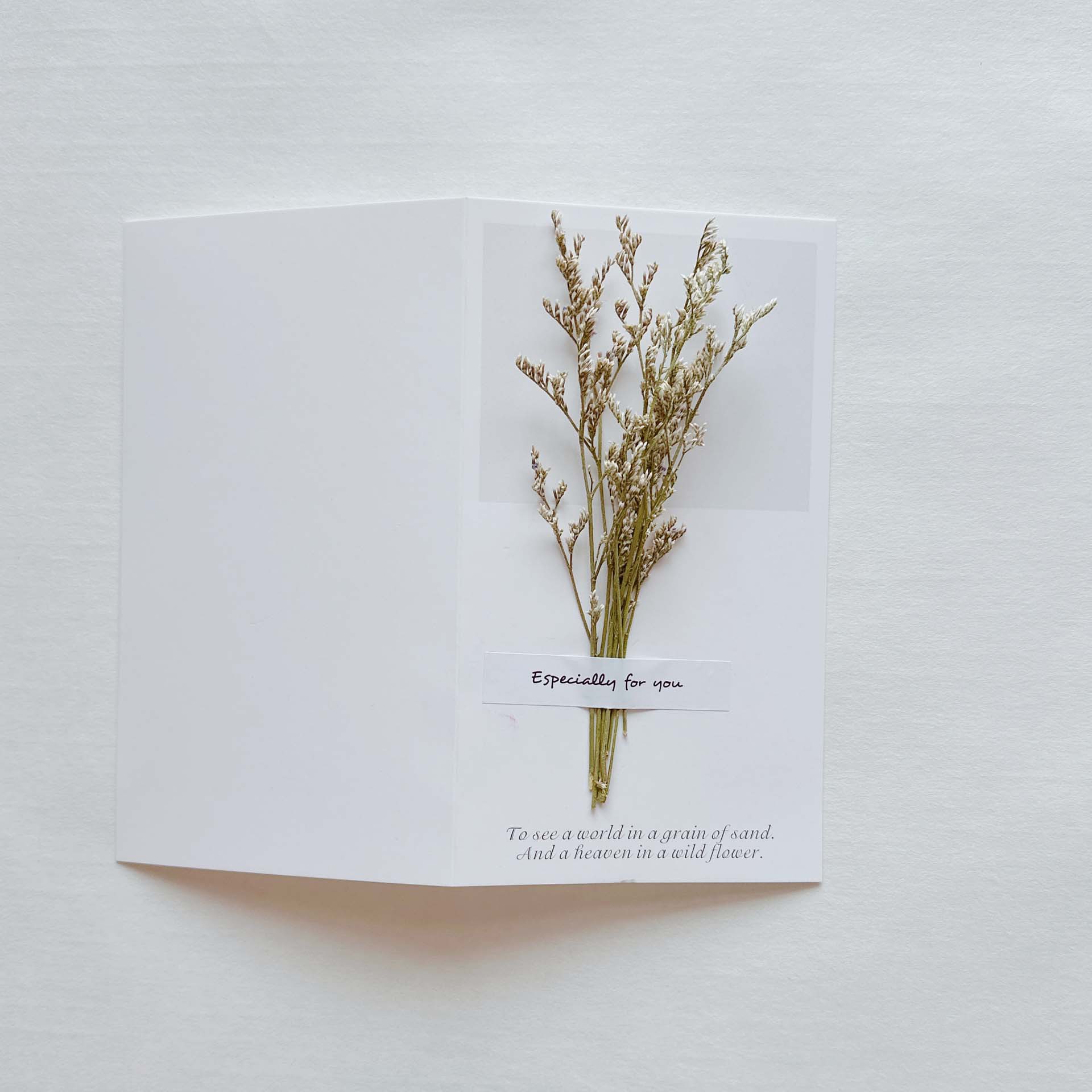 Picture of Gypsophila Dried Flower Greeting Card Birthday Greeting Card Creative Handmade Card Mid-Autumn Festival Handwritten Creative Universal Greeting Card