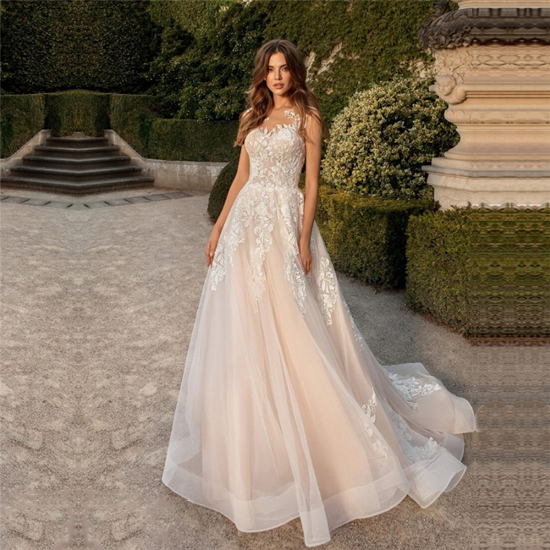 Sleeveless Light Wedding Dress, Forest Style, 2025 New Model, Simple and Ethereal, Hepburn-Style V-Neck, Suitable for Travel Photography, with a Small Train That Makes the Bride Look Slim