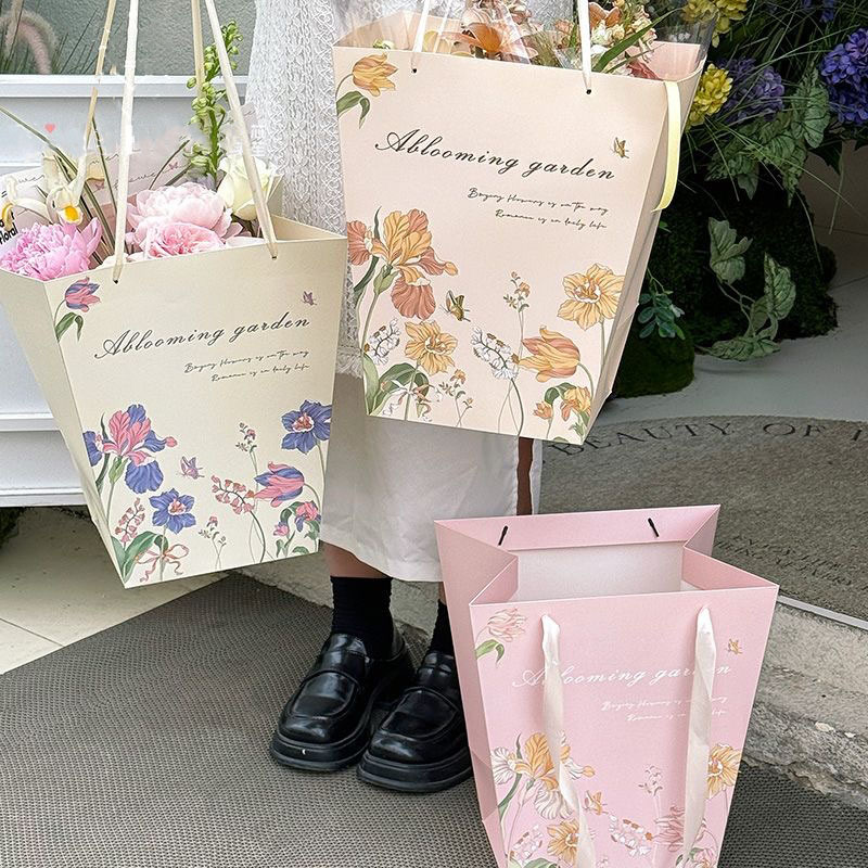 Picture of Qixi Love in the Flowers Trapezoidal Bouquet Bag Flower Packaging Materials Paper Bag Small Fresh Handbag Spot Wholesale