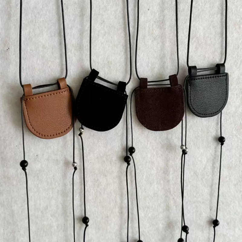 in stock Fashion Wear with Concave Shape Fashion Accessories Hanging Neck Crescent Necklace with Artifact Hanging Neck Beaded Small Bag
