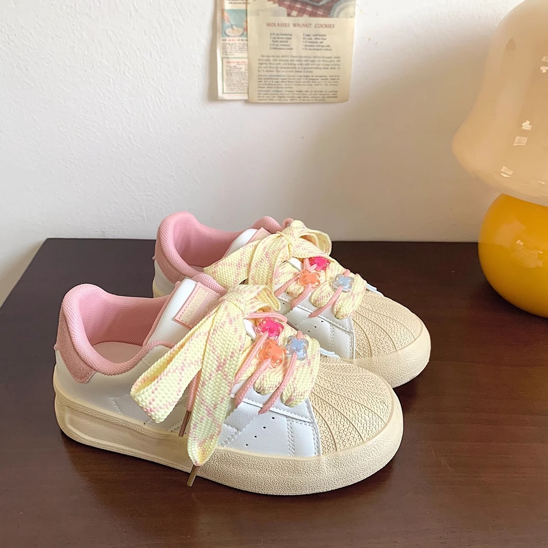 Niche does not bump thick-soled Korean style versatile autumn white shoes women's 2025 new explosion casual board shoes bread shoes