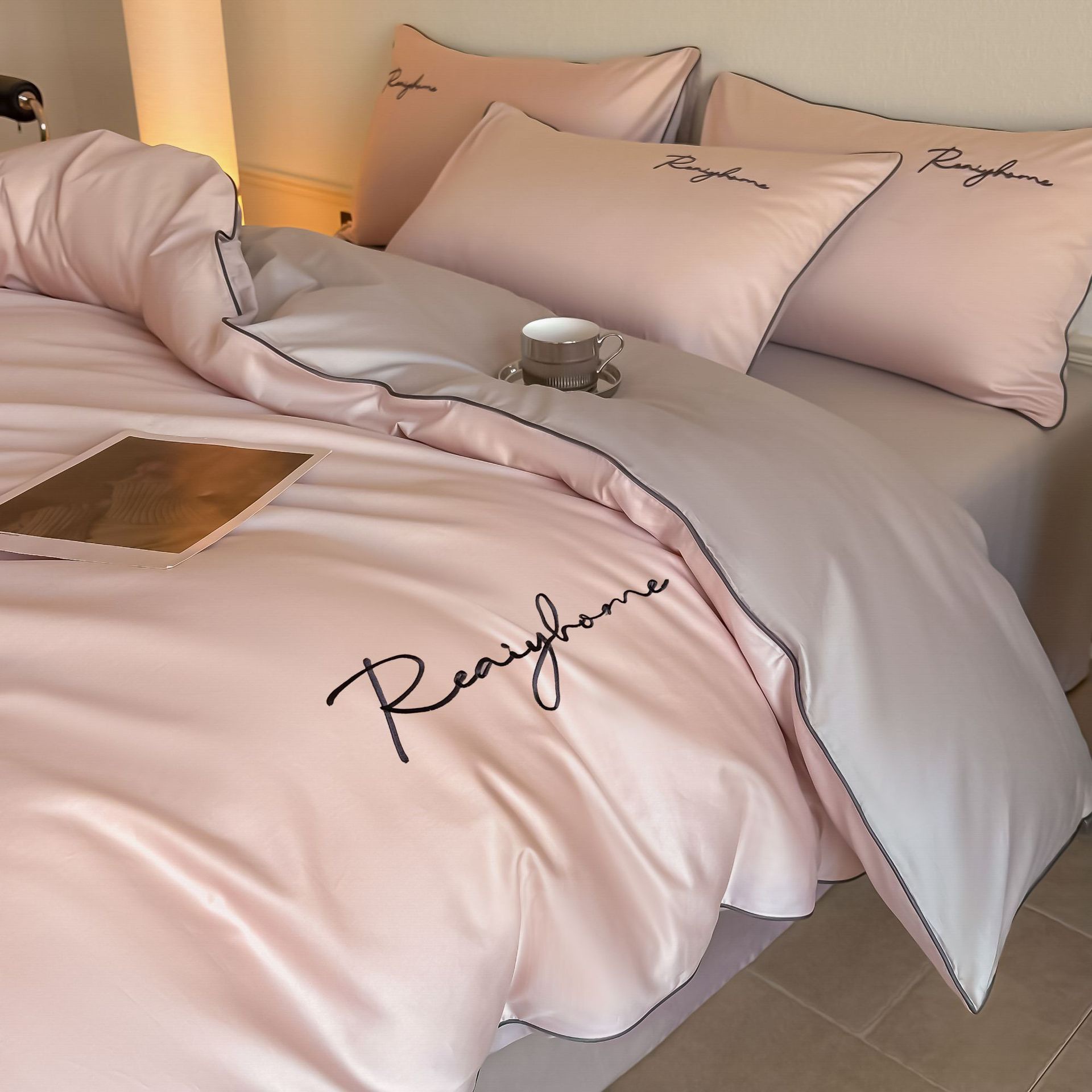 Picture of 60 Xinjiang long-staple cotton four-piece cotton bed sheet bed hat light luxury embroidery dormitory three-piece cotton bedding s