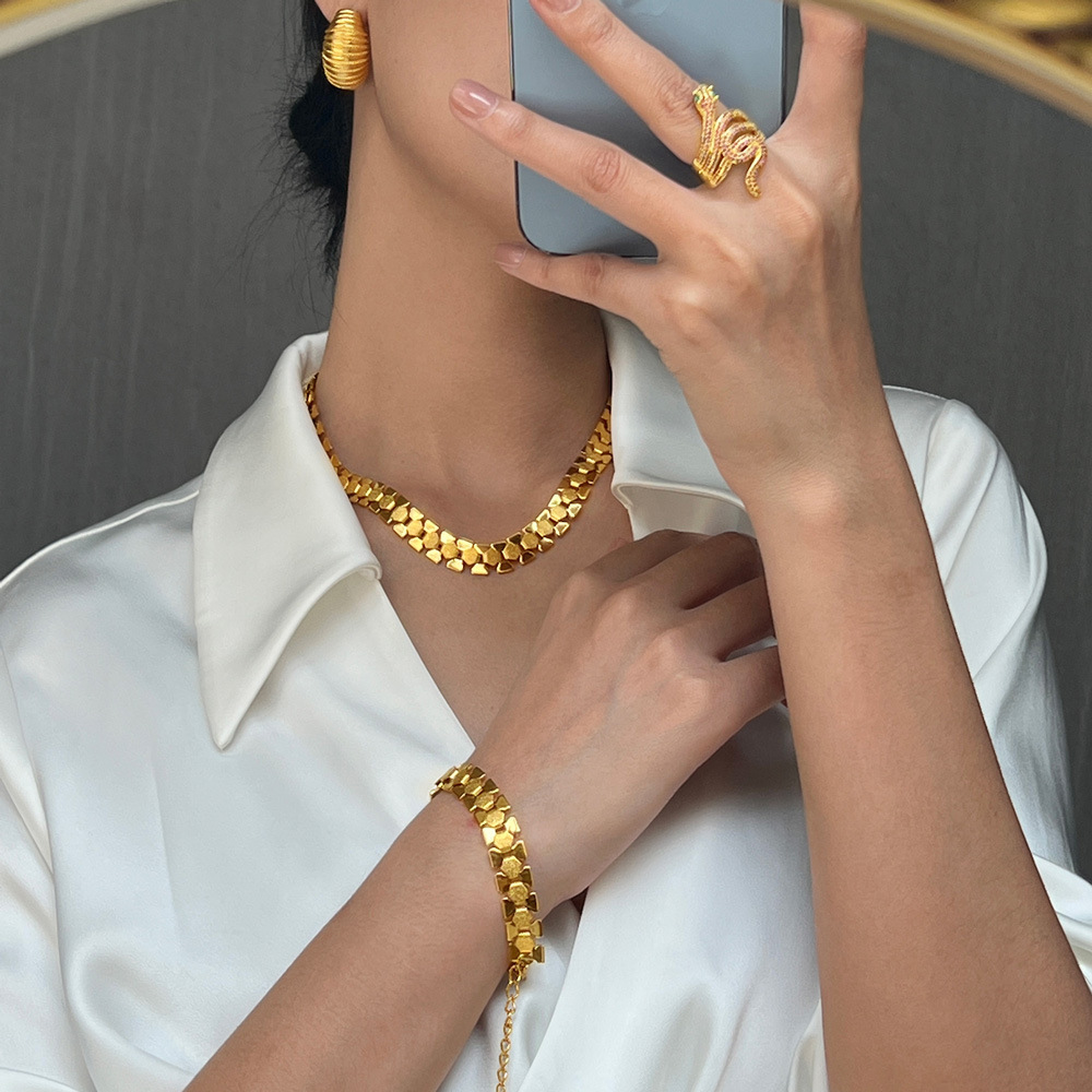 European and American ins style geometric stitching thick bracelet necklace 18k gold-plated titanium steel does not fade exaggerated cross-border suit