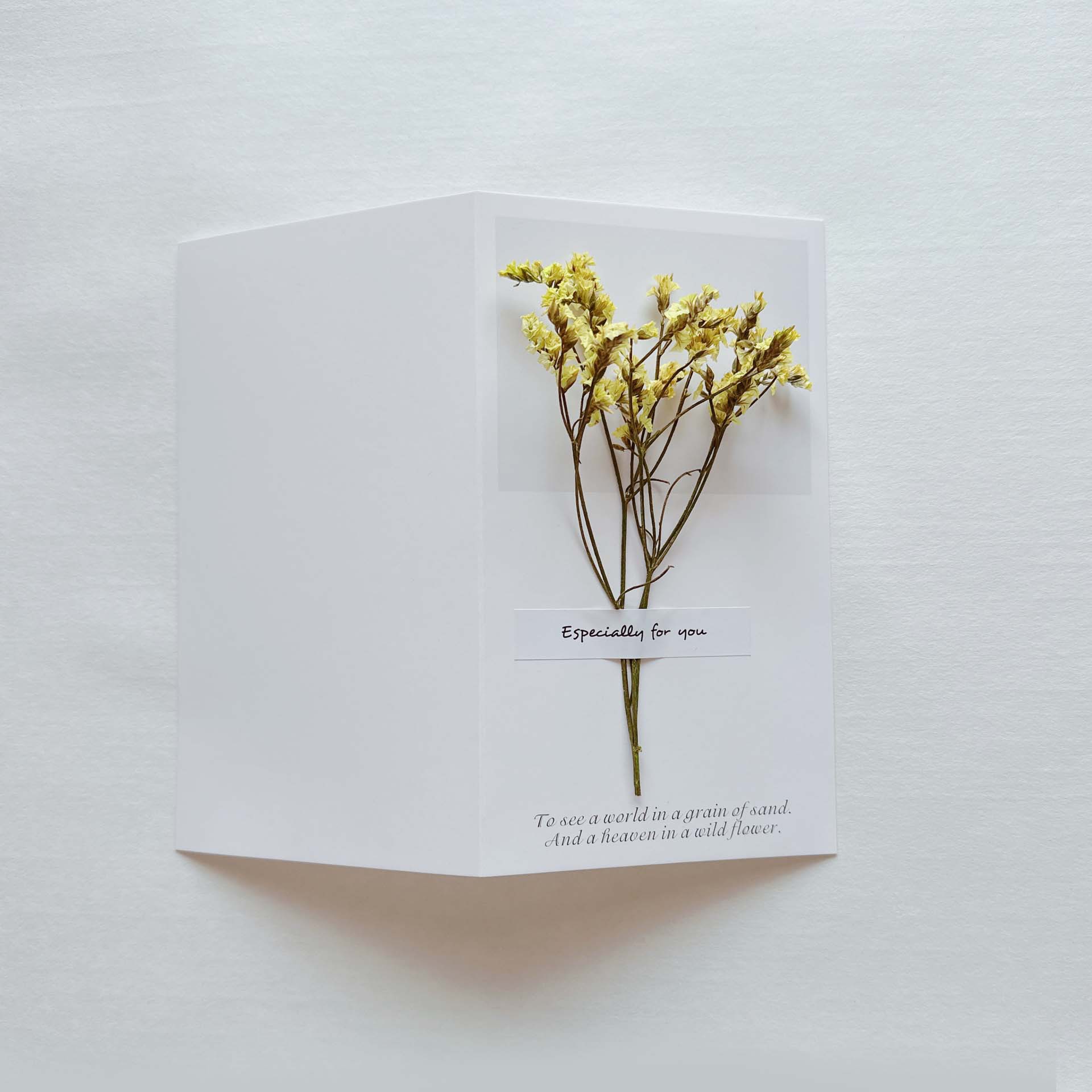 Picture of Gypsophila Dried Flower Greeting Card Birthday Greeting Card Creative Handmade Card Mid-Autumn Festival Handwritten Creative Universal Greeting Card