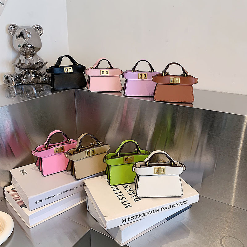 2023 new cross-border small popular online catwalk with double-sided lock portable diagonal chain lipstick bag