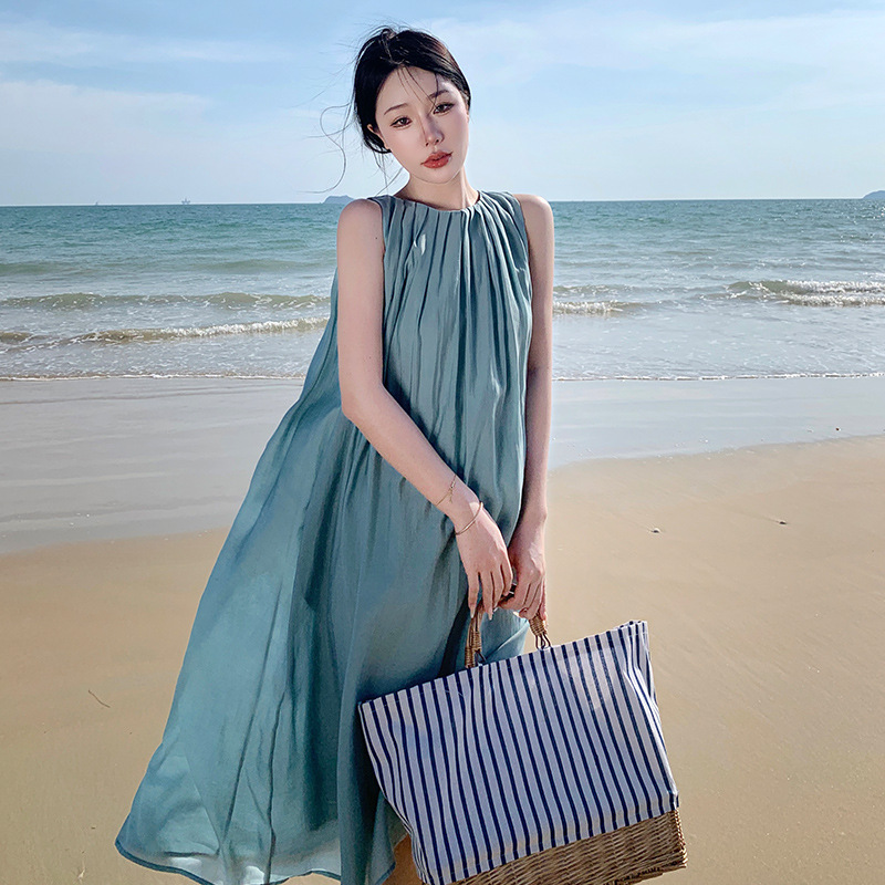 French tea break pea green sleeveless dress seaside vacation gentle wind small age-reducing suspender dress for women Summer