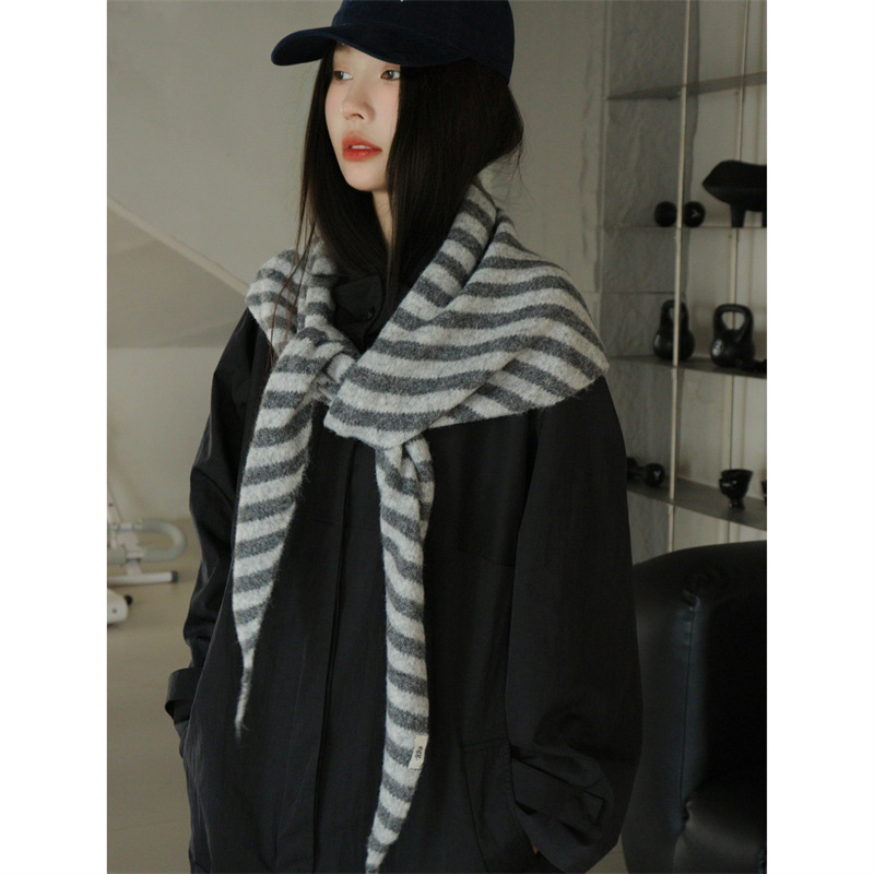 25Ss Artistic Striped Triangle Scarf Shawl for Women, Autumn and Winter Fashionable Retro Warm Neck Protection Outerwear Scarf, Trendy for Students