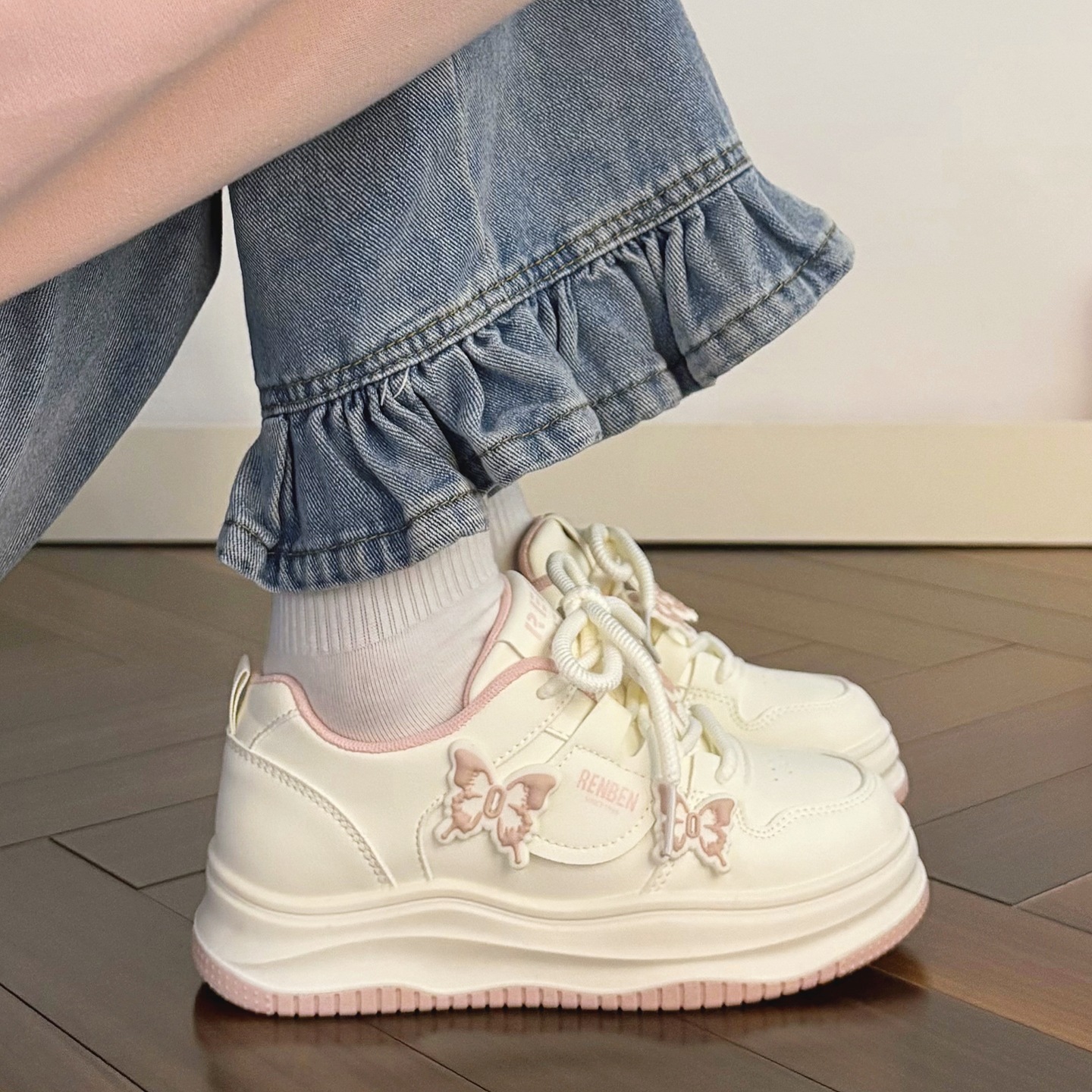 Girls' shoes, butterfly casual board shoes, 2025 autumn new children's sneakers, thick-soled, versatile white shoes, fashion