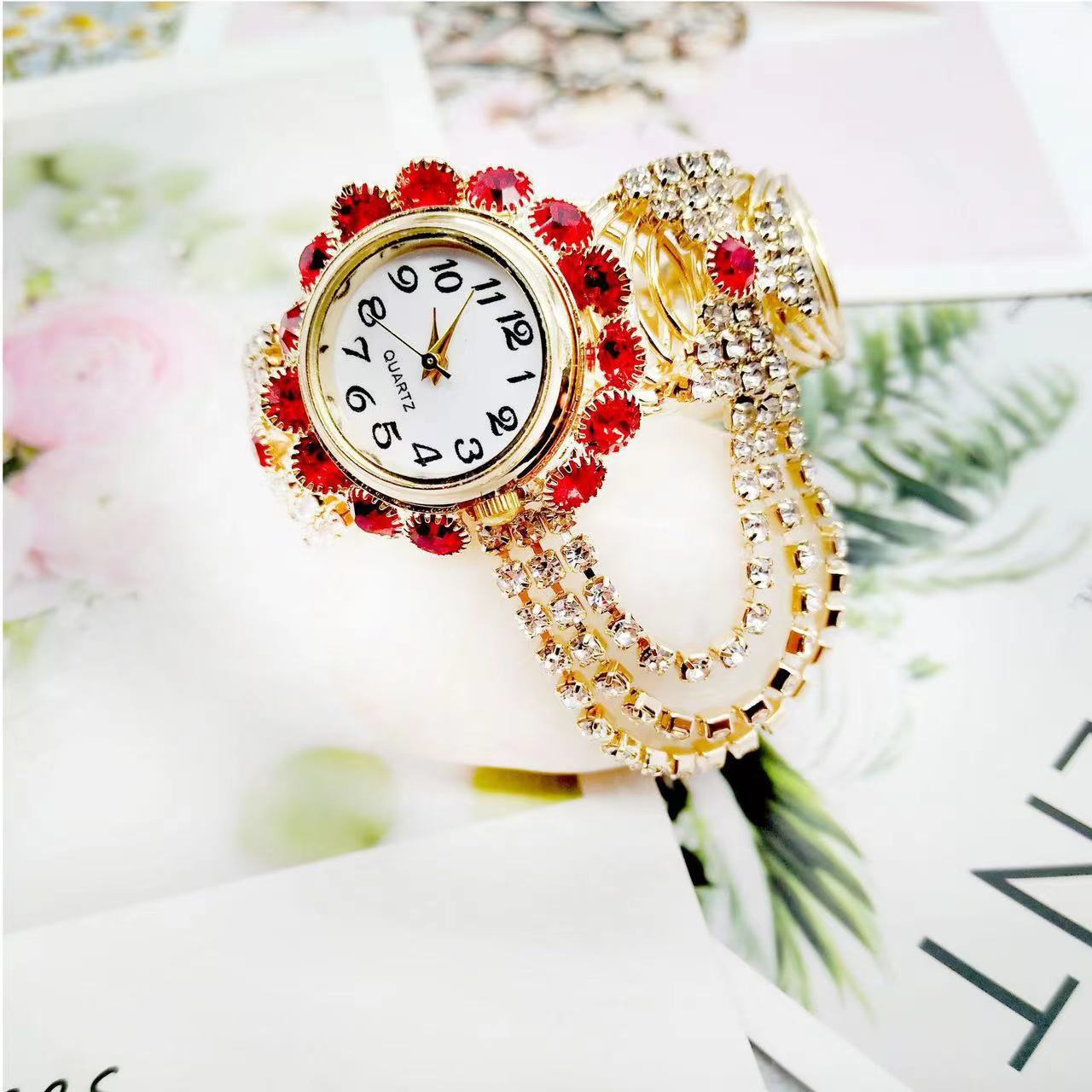 Picture of TikTok New Korean Style Women's Diamond Elegant Quartz Watch Fashion Alloy Bracelet Watch Women's in stock Wholesale