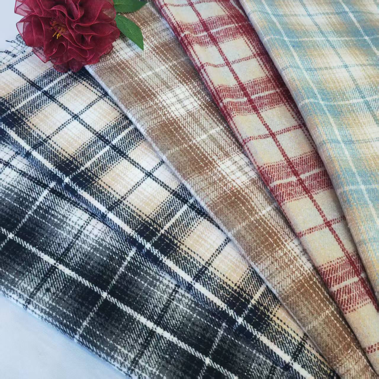 Shaoxing manufacturer spot 25 new autumn and winter plaid fashion shirts shoes and hats luggage plaid coarse woolen fabric