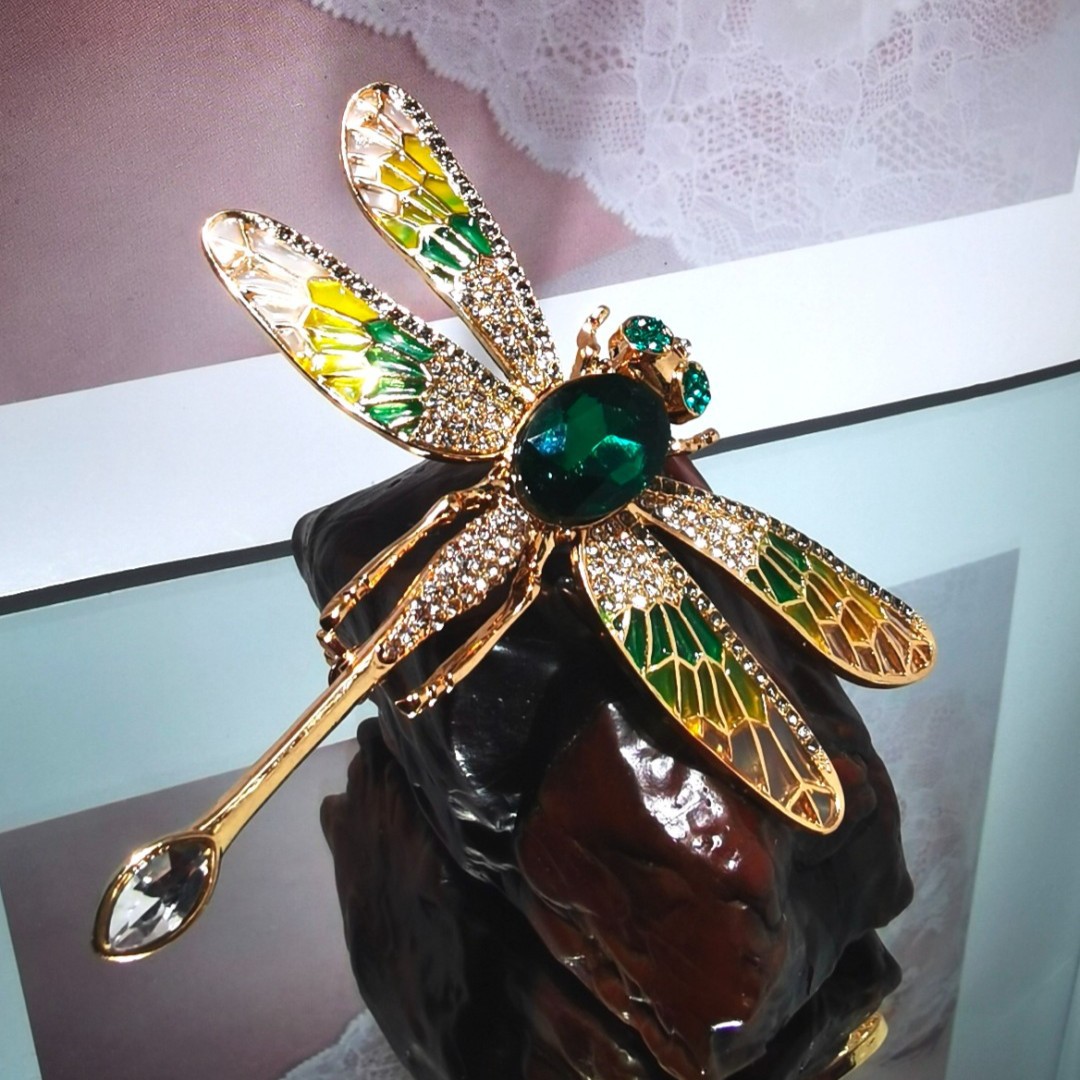 Smart Brooch Wings Movable Green Dragonfly Women's Brooch Coat Accessories Temperament All-match Handmade with Czech Diamond