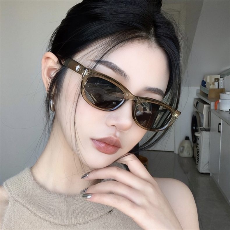 Picture of New sunglasses women's high-end anti-ultraviolet sunglasses men's European and American retro fashion oval small frame high color value