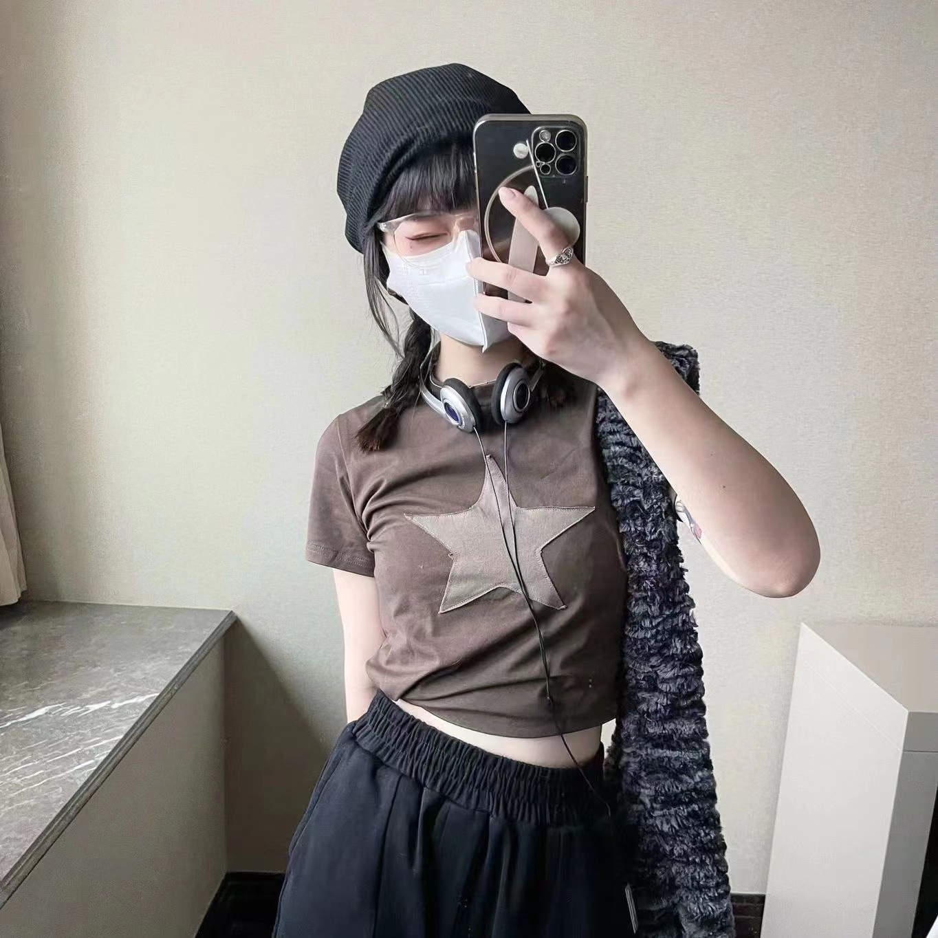 Spring/Summer 2023 short T-shirt for hot girls women Korean style star pattern shoulder short sleeve slim fit slimming Top 1