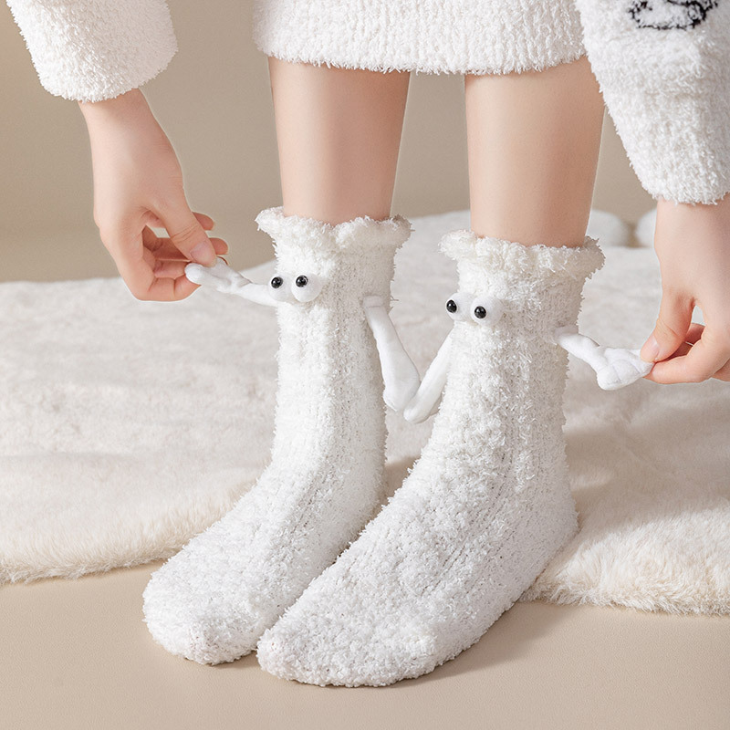 Hand-holding socks couple floor socks coral fleece winter thickened cute black and white mid-calf socks magnetic suction funny sleep socks