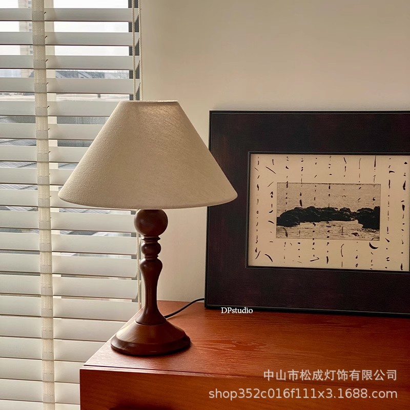 Ancient Style Wooden Retro Table Lamp French Romantic American Bedroom Atmosphere Lamp Internet Celebrity New High-End Chinese Bedside Lamp