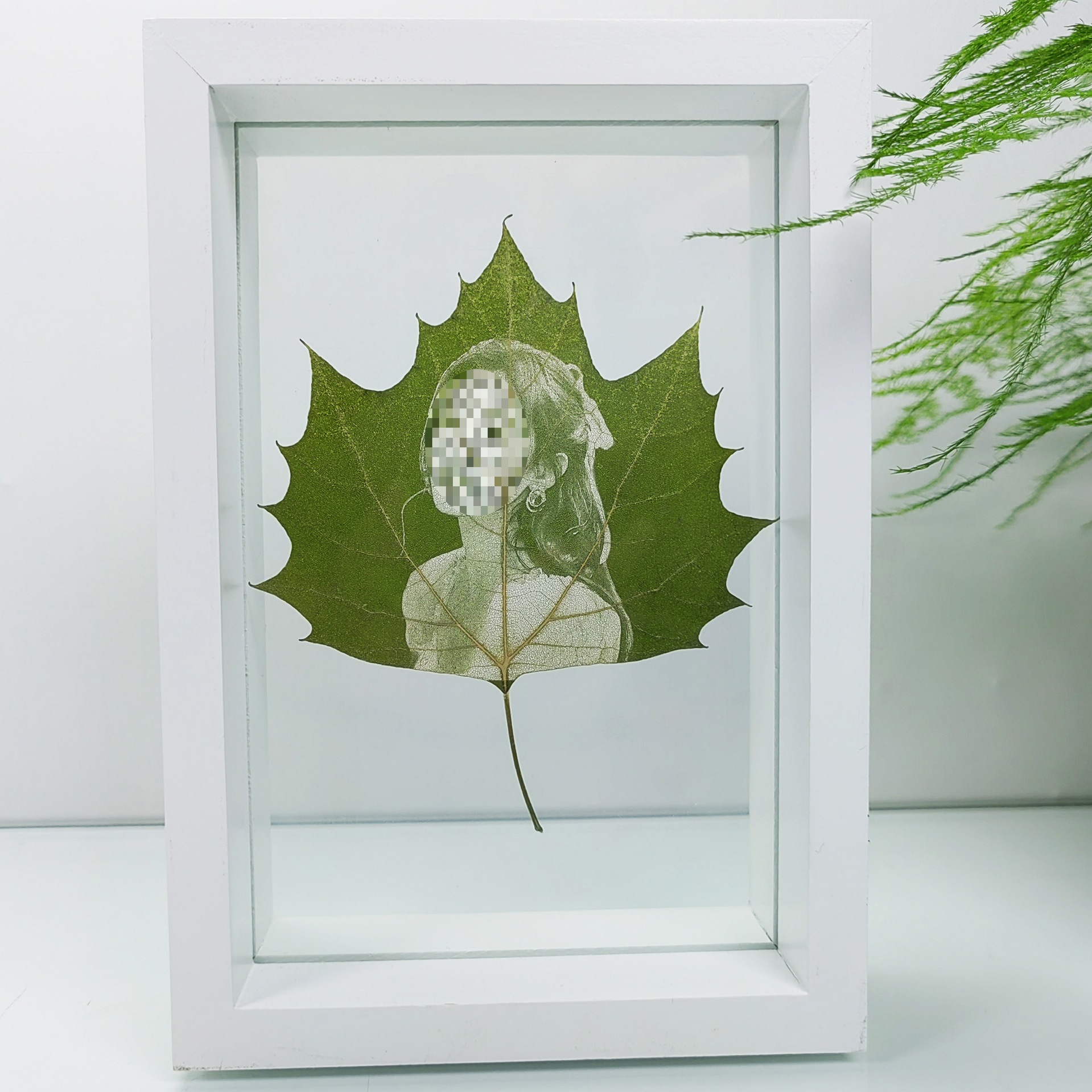 Picture of Leaf carving photos set to send girlfriends girl photos leaves wedding anniversary diy leaf carving birthday gift