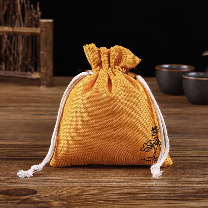 Picture of Red velvet bag red velvet gold mouth jewelry bag linen text play bag wooden string hand bag wholesale