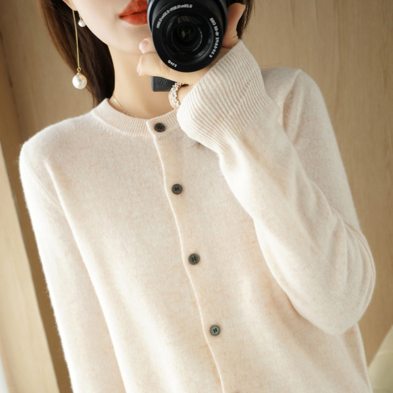Picture of New 2025 Autumn and Winter Ol Elegant Cardigan Long-Sleeved Round Neck Straight Sweater Women's Knitted Knitwear One Piece Wholesale