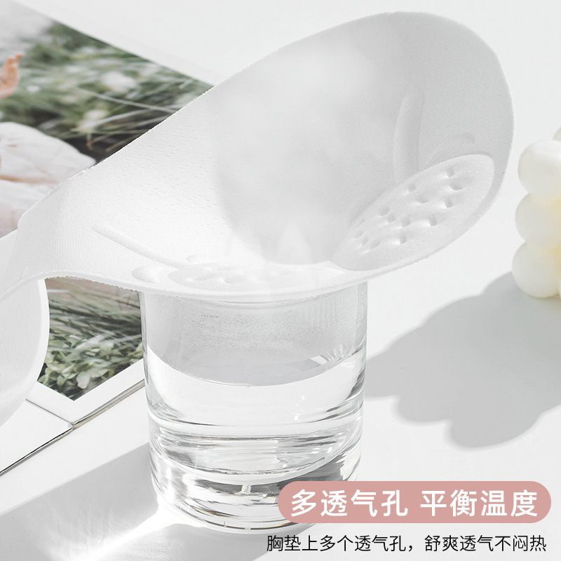 Picture of Underwear sponge breast pad hand-held one-piece breast pad bra tube bra detachable cup factory wholesale