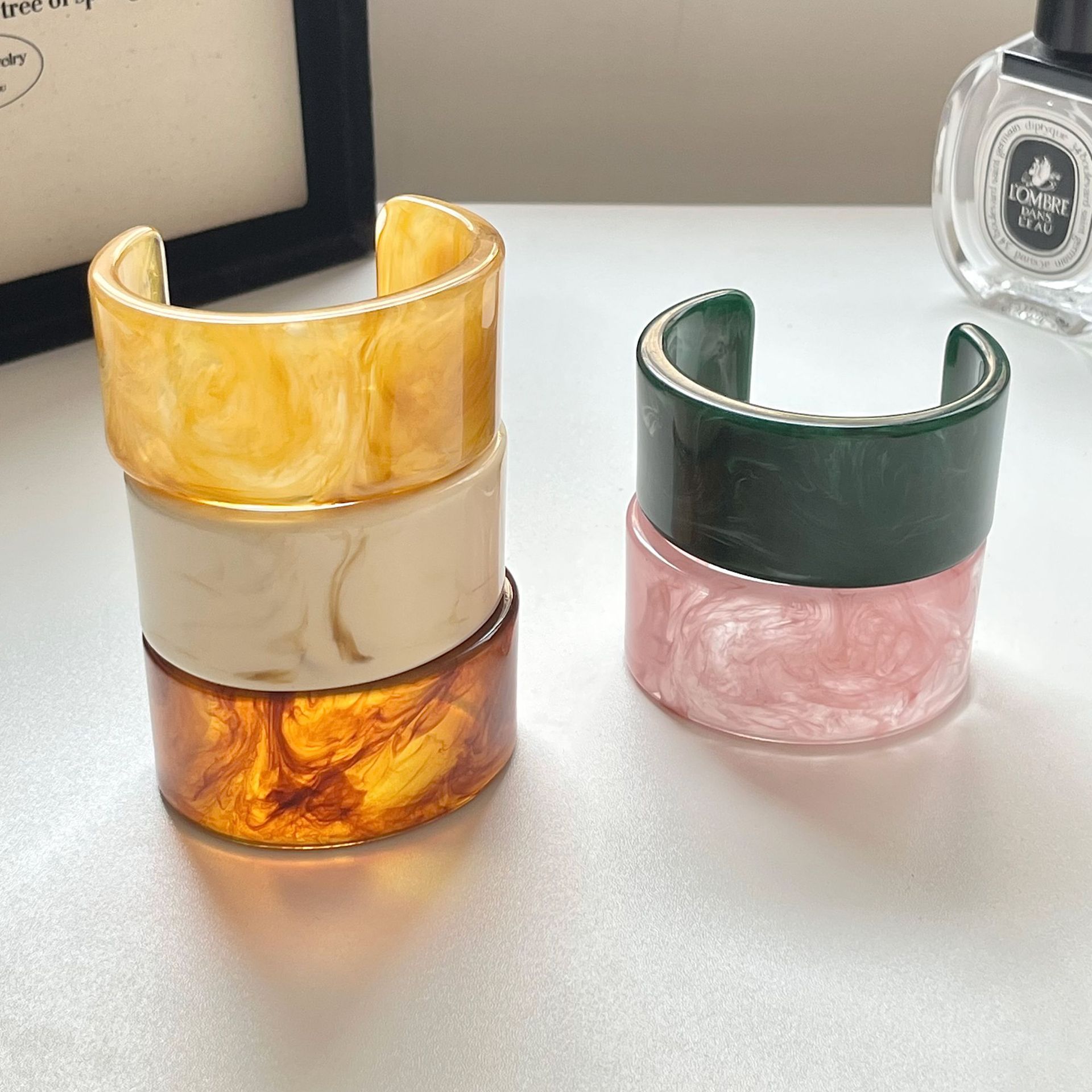 Cross-border hot selling semicircle resin color bracelet does not fade exaggerated European and American style jewelry geometric jewelry wholesale