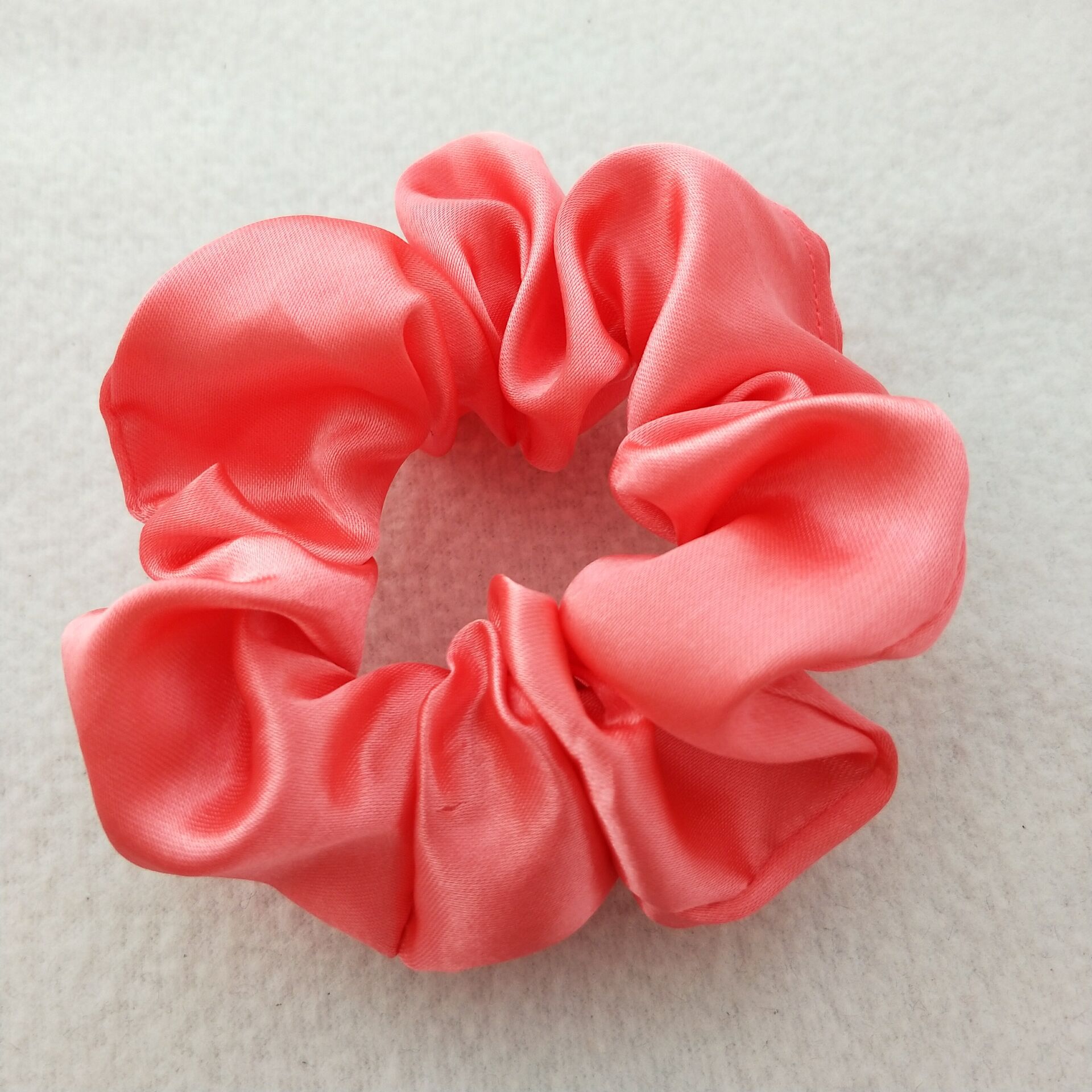 Picture of Cross-Border Amazon Satin Fabric Satin Scrunchie for Women, High-End Bun Hair Tie