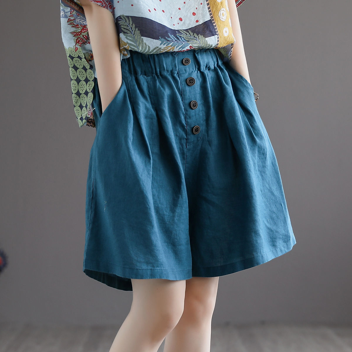 Picture of Vintage Artistic Cotton and Linen Five-point Pants Women's Casual High Waist Slimming Mid-length Pants 2024 New Loose plus size Wide-leg Pants