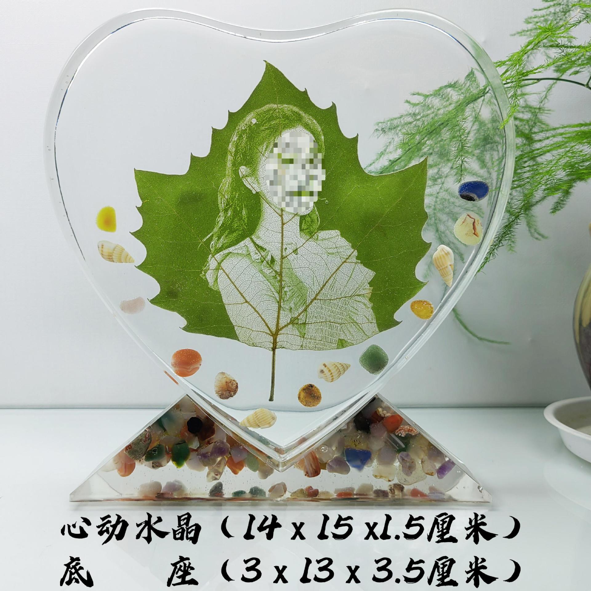 Picture of Leaf carving photos set to send girlfriends girl photos leaves wedding anniversary diy leaf carving birthday gift