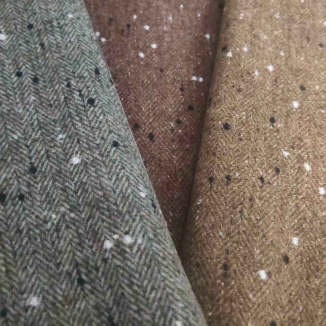 Picture of Shaoxing Manufacturer's Ready-Made Autumn and Winter Wool Herringbone Coats, Suits, Fashion Shoes, Hats, Bags, Woolen Fabrics