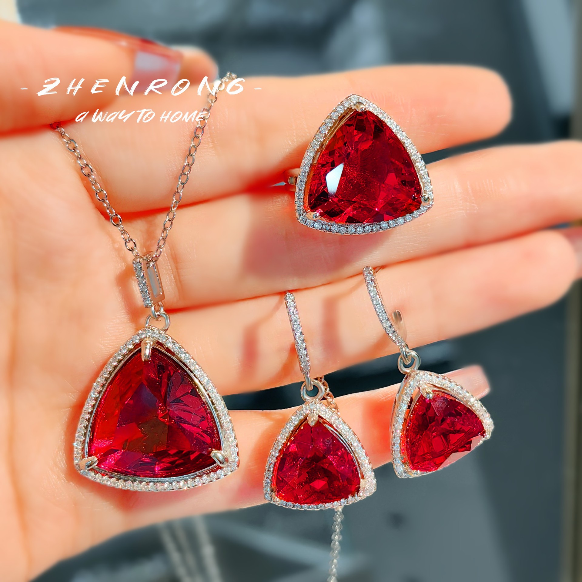 Luxury Bird's Nest Cut Red Diamond Pendant Necklace Royal Blue Ring European and American Color Treasure Earrings Jewelry Fat Triangle suit Women
