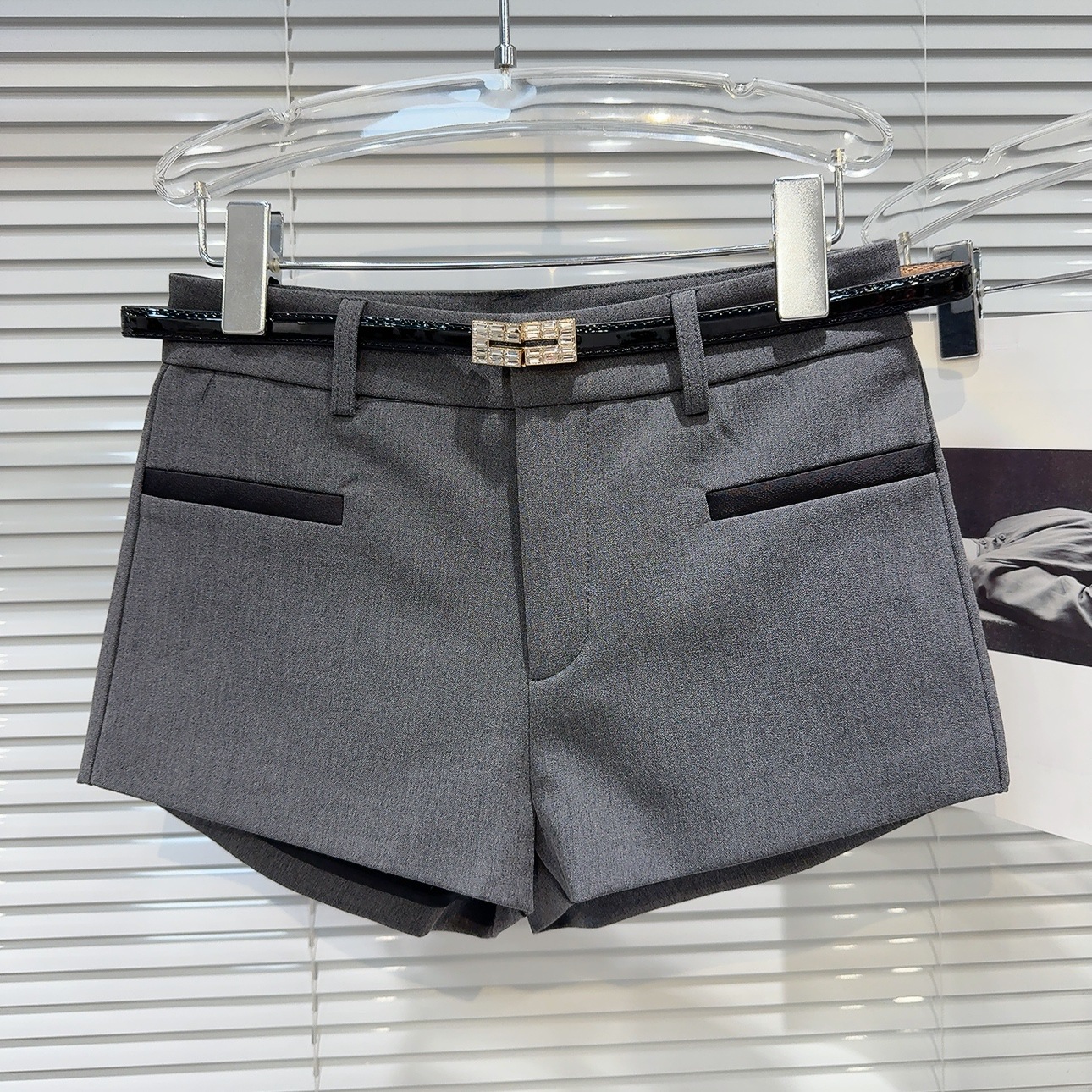 Picture of Internet Celebrity Same Style 2024 Summer Gem Belt Decoration Solid Color Elegant Workplace Women's Straight Three-point Suit Shorts