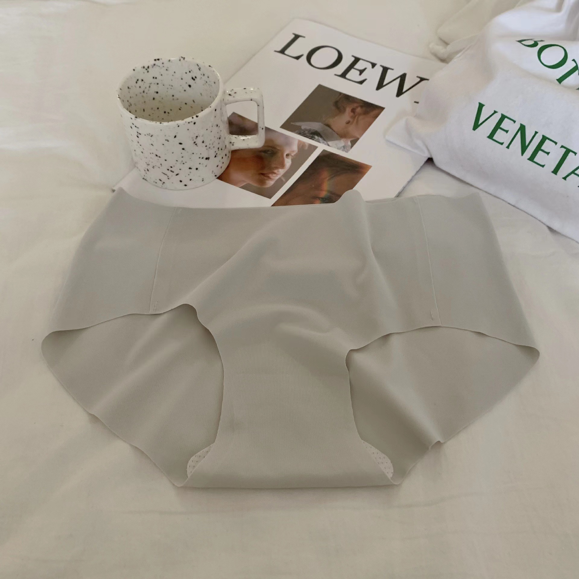 Picture of "Your niche likes" [simple and clean style] simple solid color girl seamless underwear women's underwear