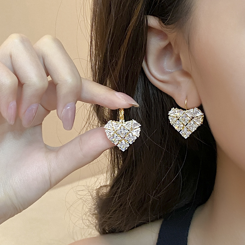 French Style Zircon Love Earrings Women's 2023 New Hot Style Peach Heart Earrings Niche Design Earrings Advanced Sense Earrings