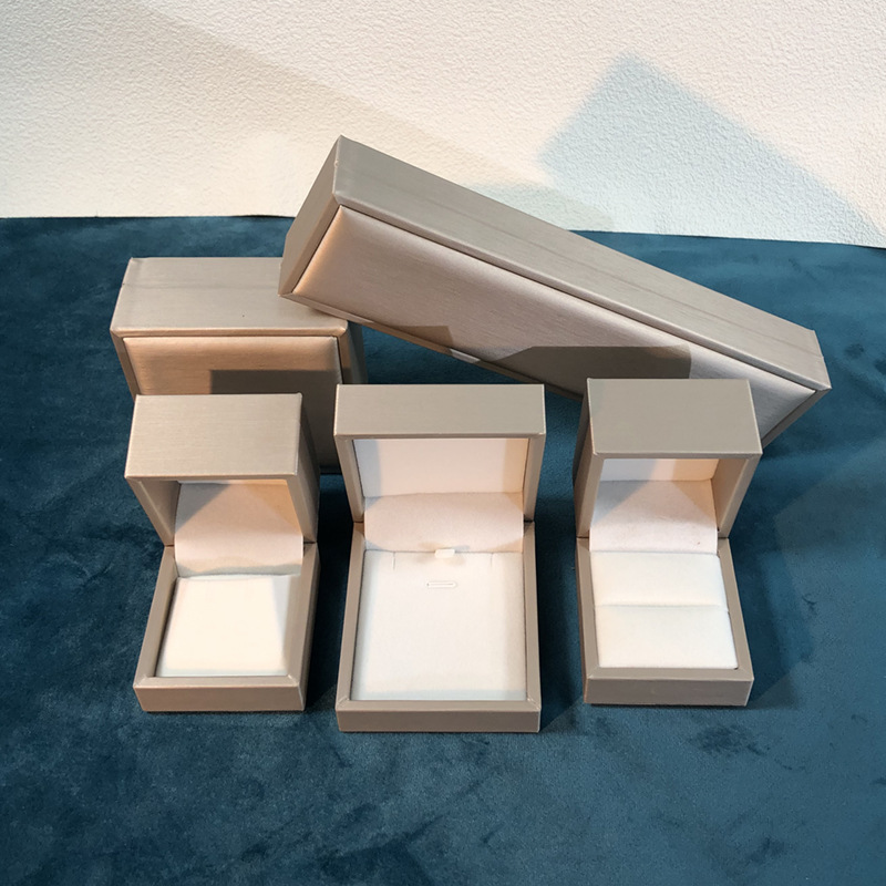 Factory Direct Sales Golden Pu Brushed Leather Jewelry Box Fashion Jewelry Packaging Box Ring Box Pearl Earring Box Wholesale