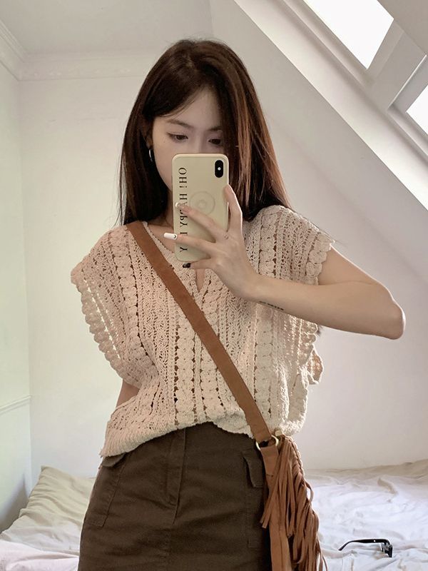 Hollow Crochet V-neck Vest Sweater Women's Summer 2023 New Design Short Outer Sleeveless Top