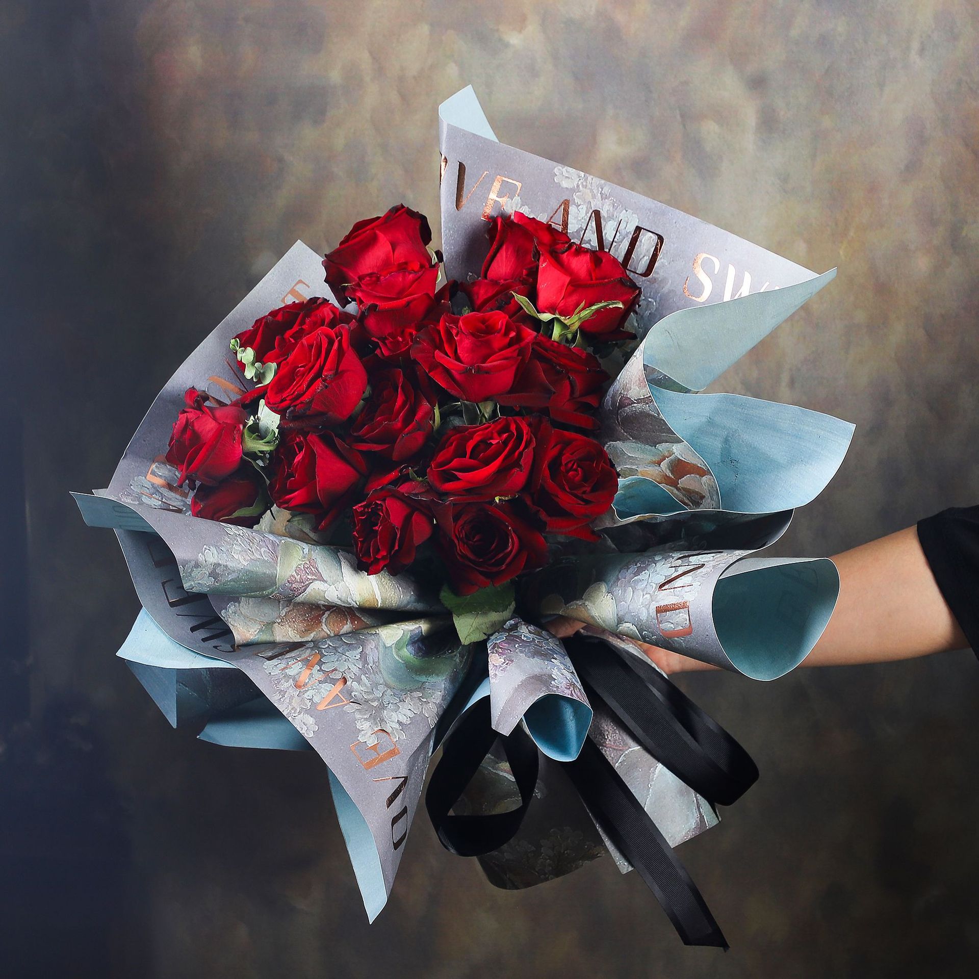 Picture of New thickened night garden Fenghua paper waterproof bouquet wrapping paper bronzing English paper flower wrapping paper wholesale