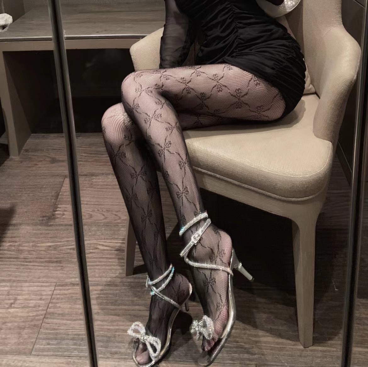 Net stockings women Summer thin sexy Bow Jacquard socks trend slim leg socks pants black silk wholesale