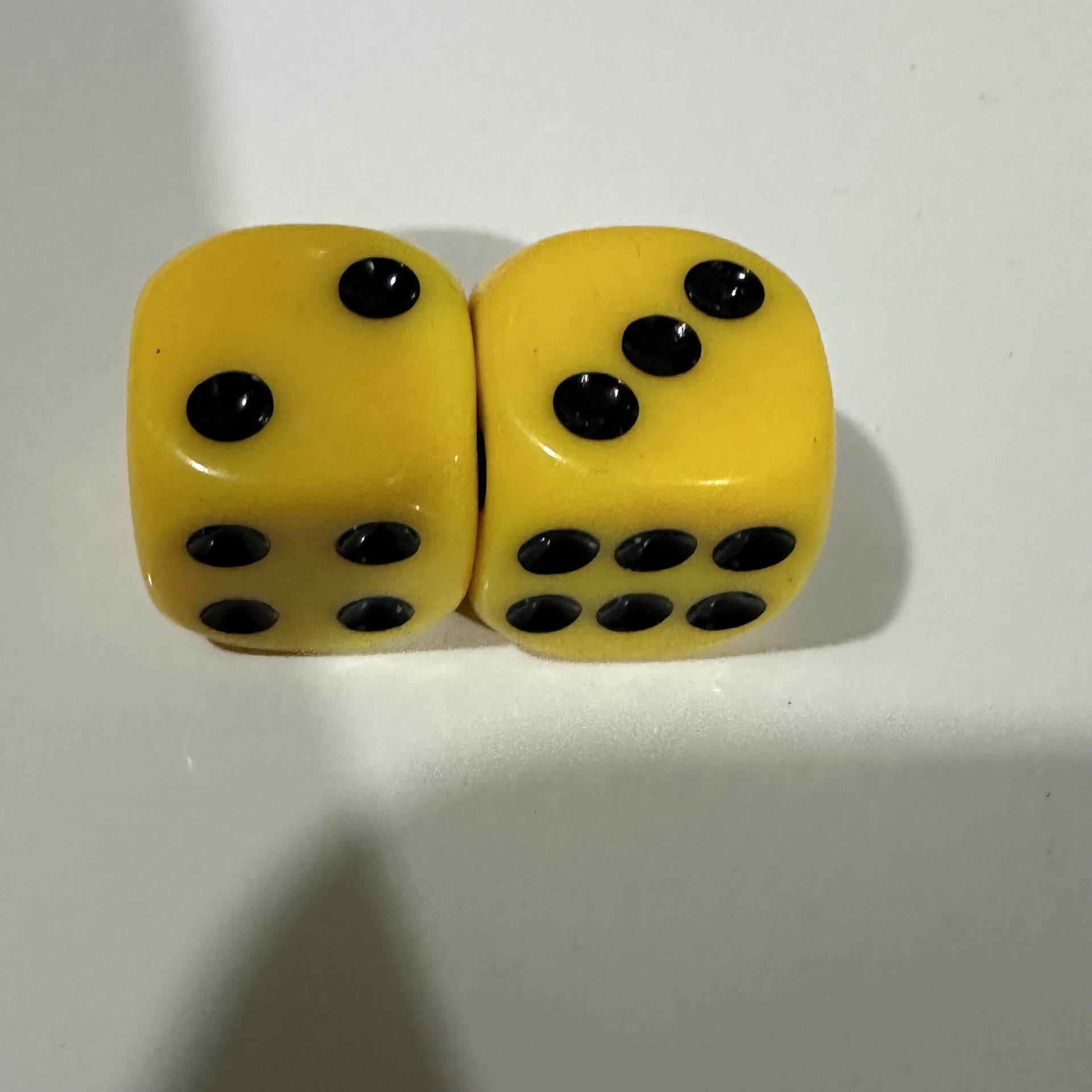 Picture of Yiwu Dege leisure and entertainment supplies 16mm acrylic solid color dice color complete
