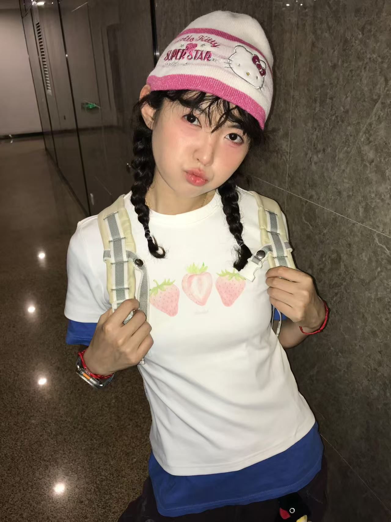 Picture of 2025 New Summer Korean Style Light Pink Strawberry Print Right Shoulder T-Shirt Women's Hot Girl Slim Tight White Short-Sleeved Tee