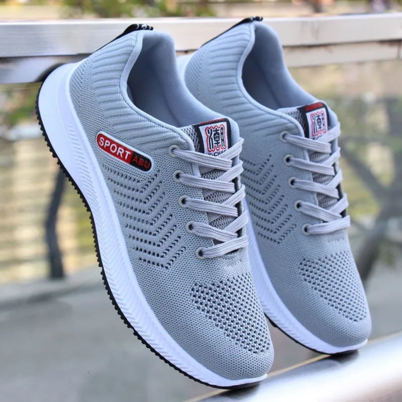 Spring and Autumn New Net Shoes Men's Cross-border Wholesale Flying Weaving Breathable sneaker Men's Casual Comfortable Shoes Men's Wholesale