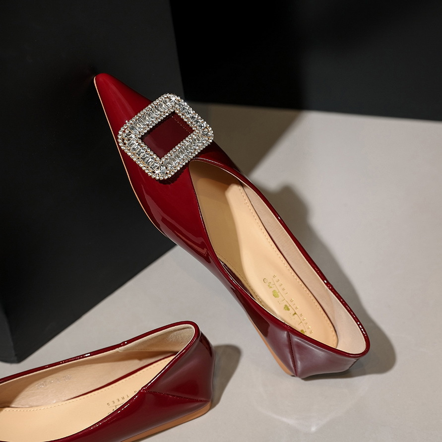 2873-K32 European and American style elegant women's shoes glossy patent leather shallow mouth pointed metal rhinestone buckle flat heel shoes single-layer shoes