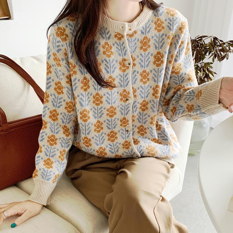 Real Shot of Spring & Fall 2025 New Korean Style Flower Round Neck Sweater for Women to Wear Lazy Style Knitted Cardigan Jacket