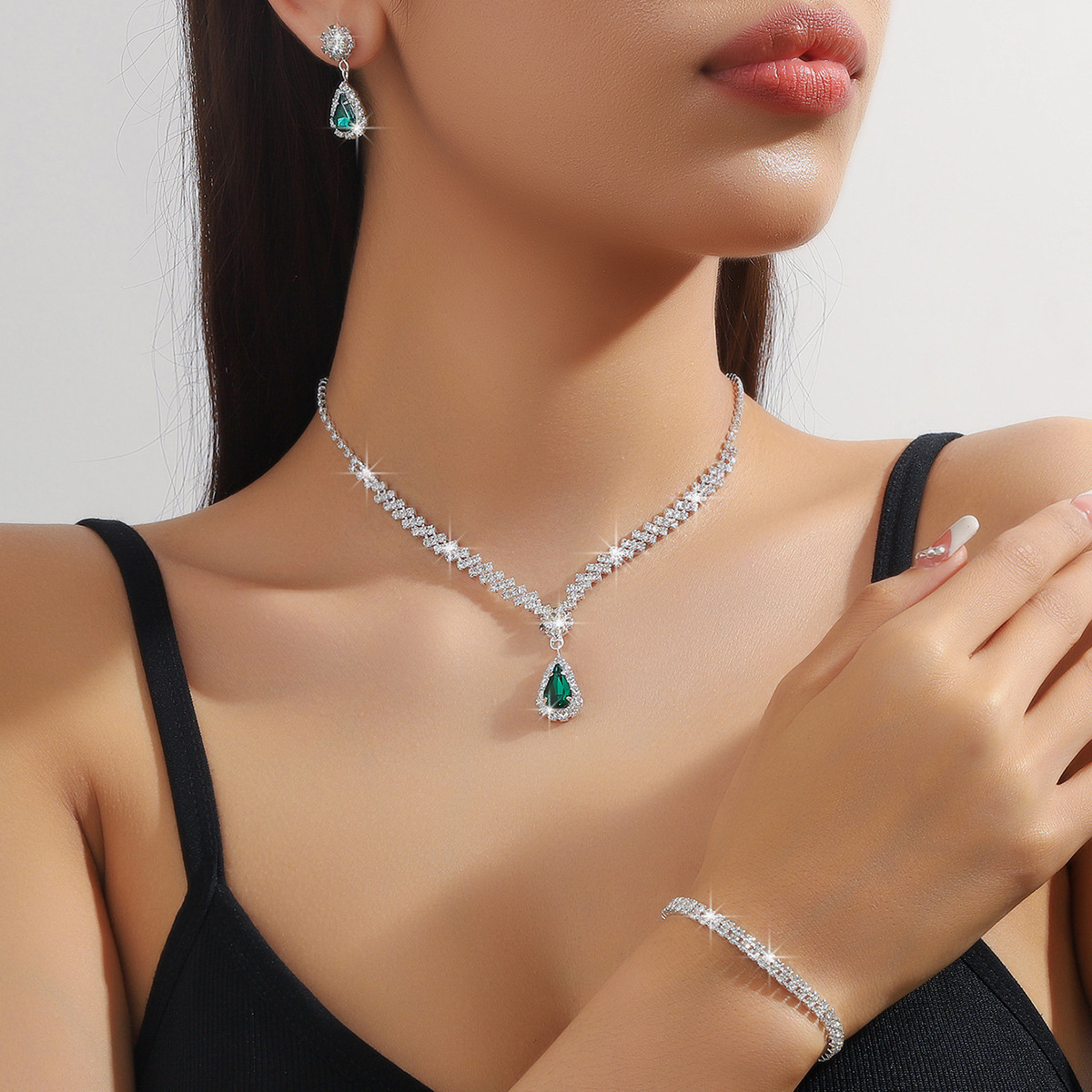 Picture of Wedding Accessories suit Women Earrings Necklace Bracelet Three-piece Bridal Jewelry suit Luxury High-end Accessories