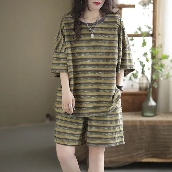 2023 Summer new Korean style simple striped short-sleeved T-shirt women's shorts loose slimming casual two-piece suit