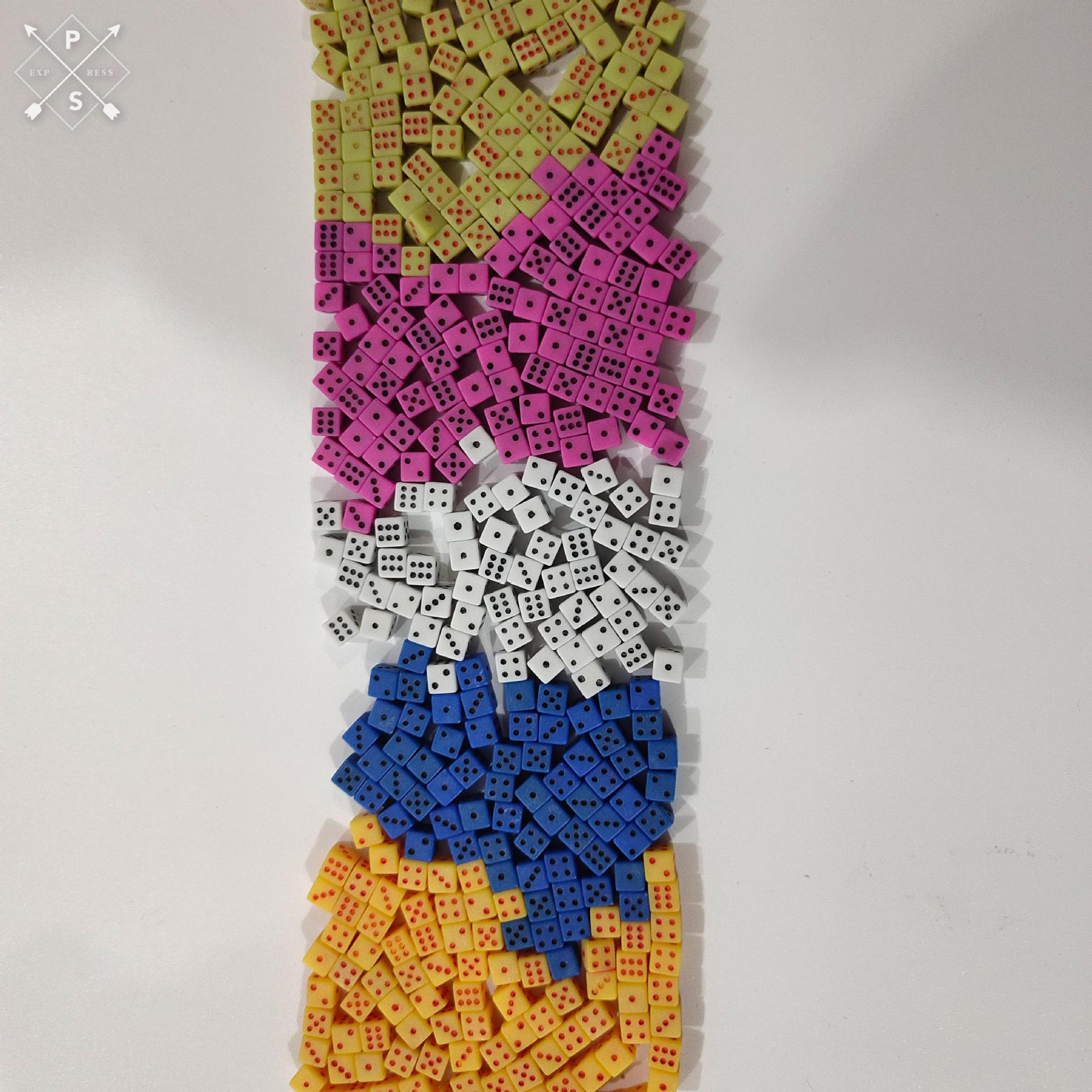 Picture of 5mm5 color dice color sieve throw
