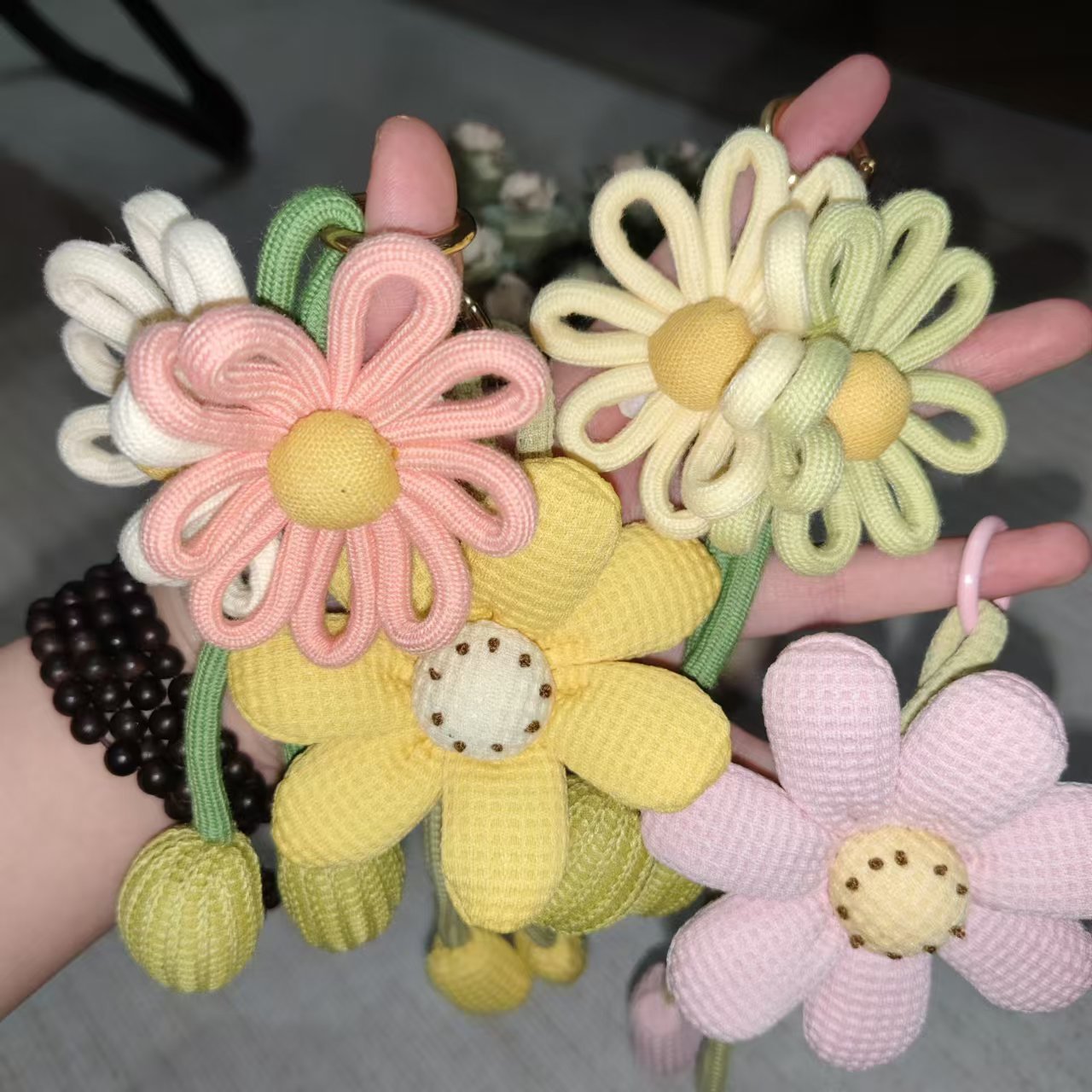 Picture of Sunflower Pendant, Knitted Baby Ornament, Yarn Woven Chrysanthemum Flower Keychain Accessory, Creative Handmade Car Key
