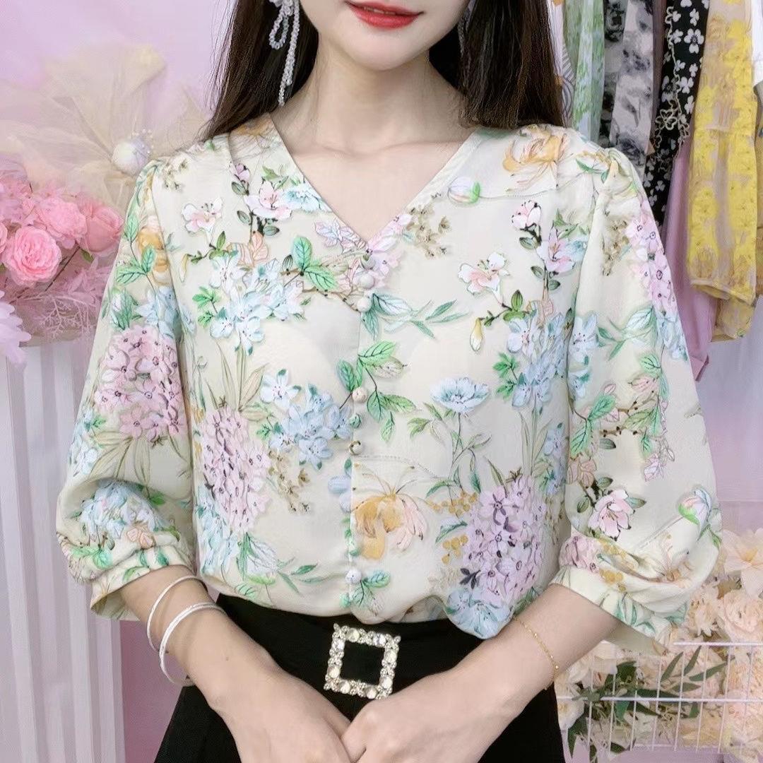 Chiffon Shirt women's three-quarter sleeve 2023 Summer new v-neck top printed fashionable mom wear belly covering